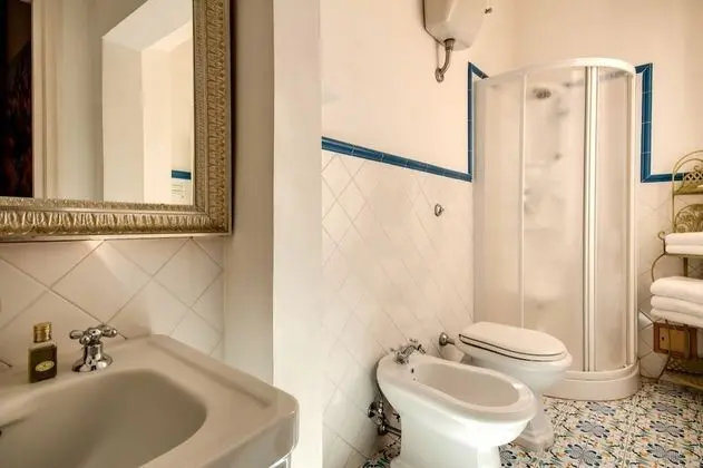 Üç Kişilik Oda