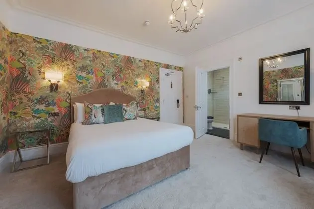 Superior King Room with Shower
