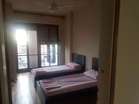 Üç Kişilik Oda, Ortak Banyo