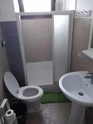 Üç Kişilik Oda, Ortak Banyo