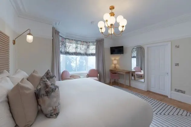 Luxury Twin Room with Shower