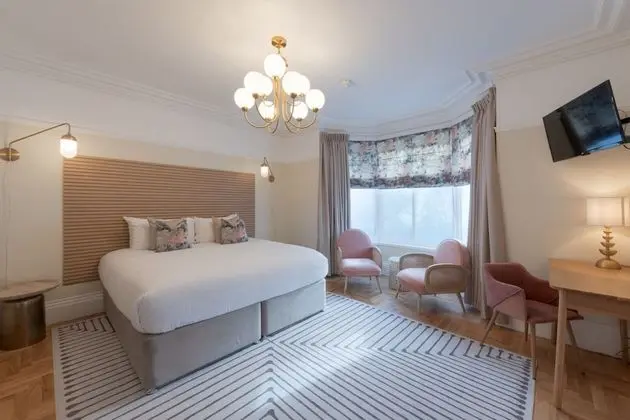 Luxury Twin Room with Shower