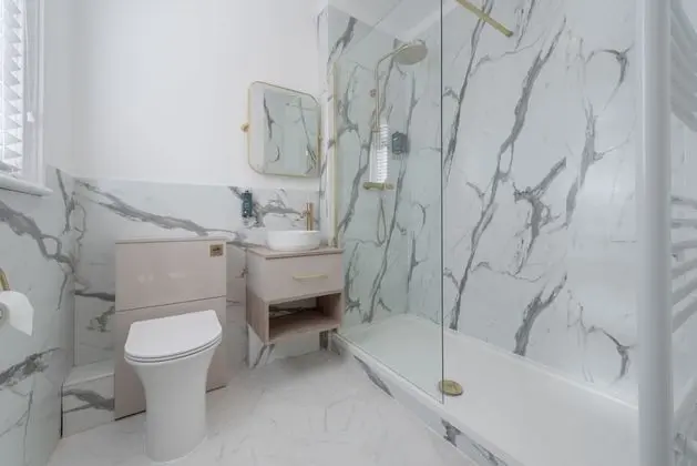 Luxury Twin Room with Shower