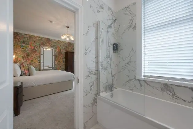 Superior Superking with Bath & Shower