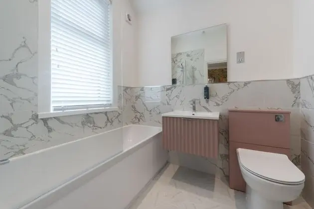 Superior Superking with Bath & Shower