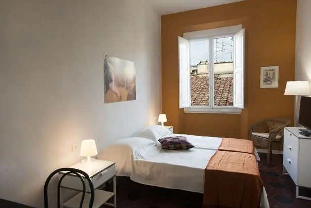 Basic Tek Büyük veya İki Ayrı Yataklı Oda (External)