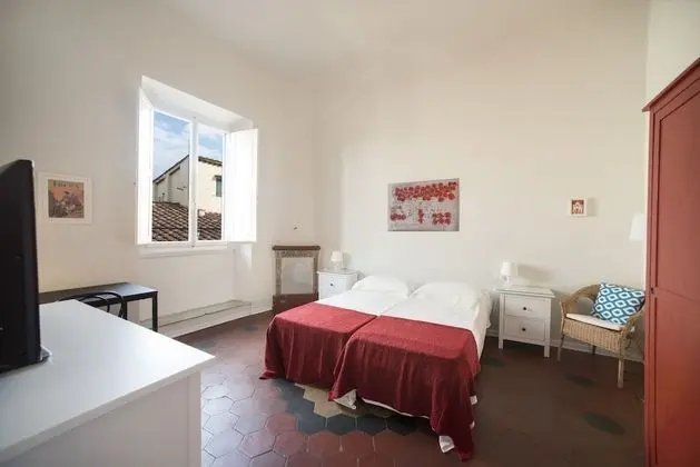 Tek Büyük veya İki Ayrı Yataklı Oda (External)