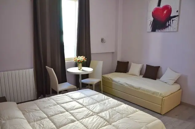 Üç Kişilik Oda