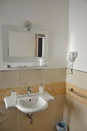 Üç Kişilik Oda