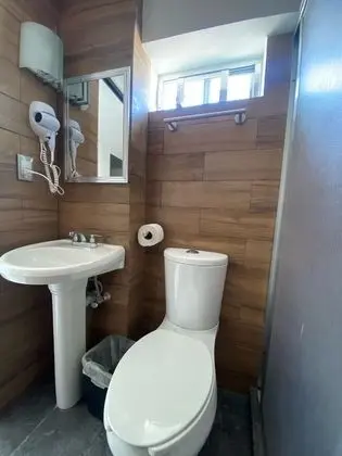 Tek Büyük Yataklı Oda, 2 Çift Kişilik Yatak