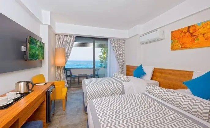 Standard Tek Büyük veya İki Ayrı Yataklı Oda, Deniz Manzaralı