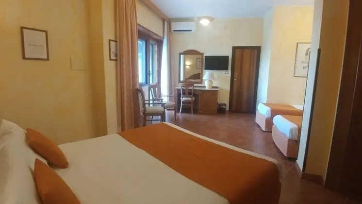 Dört Kişilik Oda, Deniz Manzaralı