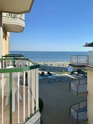 Büyük Yataklı Tek Kişilik Oda, Balkon, Kısmi Deniz Manzaralı