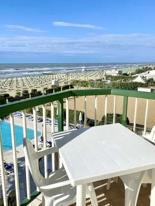 Büyük Yataklı Tek Kişilik Oda, Balkon, Kısmi Deniz Manzaralı