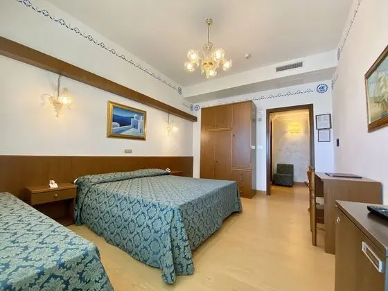 Dört Kişilik Oda, Balkon, Deniz Manzaralı