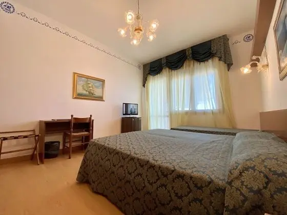 Dört Kişilik Oda, Balkon, Deniz Manzaralı