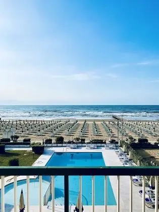 Dört Kişilik Oda, Balkon, Deniz Manzaralı