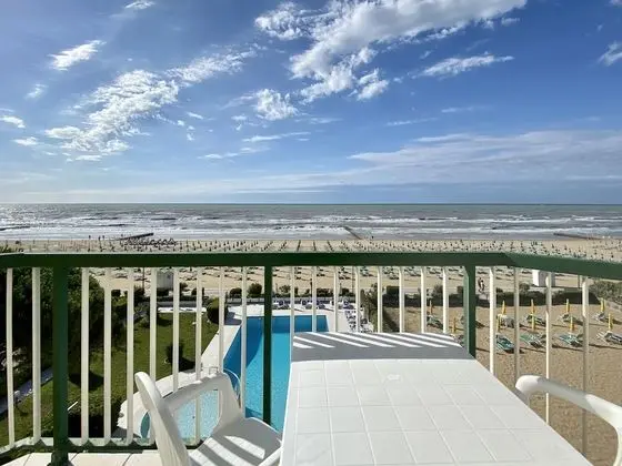 Dört Kişilik Oda, Balkon, Deniz Manzaralı