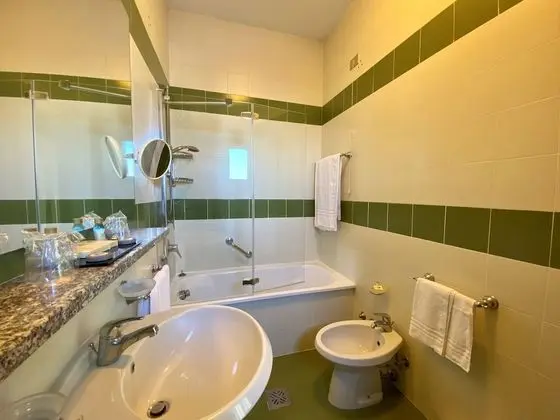 Tek Büyük veya İki Ayrı Yataklı Oda, Balkon, Deniz Manzaralı