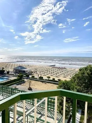 Üç Kişilik Oda, Balkon, Kısmi Deniz Manzaralı