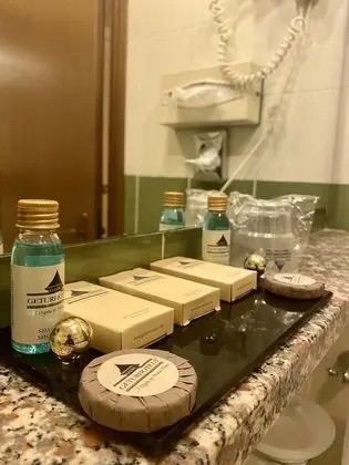 Üç Kişilik Oda, Balkon, Kısmi Deniz Manzaralı