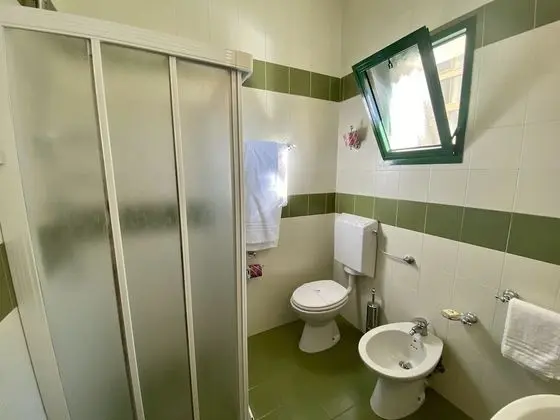 Üç Kişilik Oda, Balkon, Kısmi Deniz Manzaralı