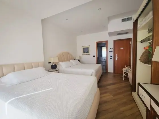 Üç Kişilik Oda