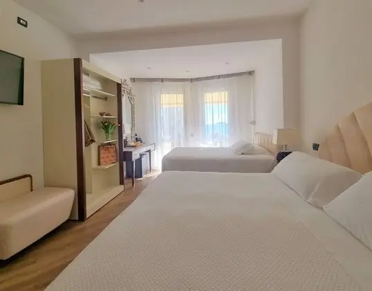 Üç Kişilik Oda