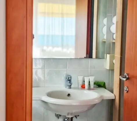 Üç Kişilik Oda