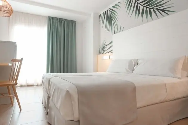 Double/Twin room balcony sea/pool views