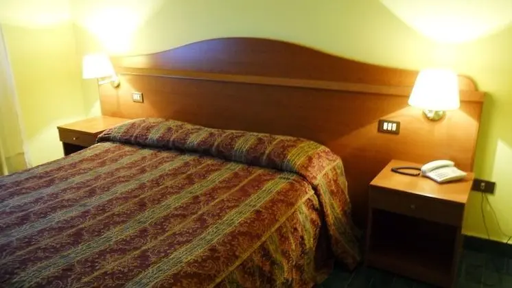 Büyük Yataklı Tek Kişilik Oda