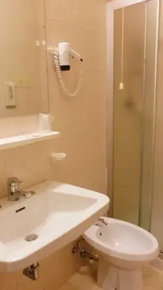 Büyük Yataklı Tek Kişilik Oda