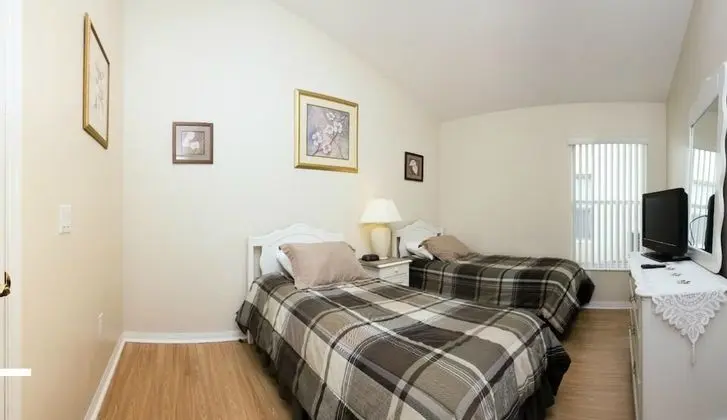4 bedroom, 3 bathroom Private Pool Home