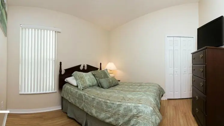 4 bedroom, 3 bathroom Private Pool Home