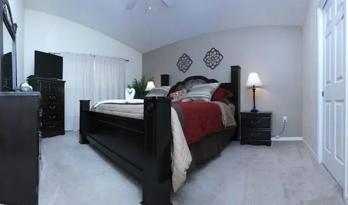 4 bedroom, 3 bathroom Private Pool Home