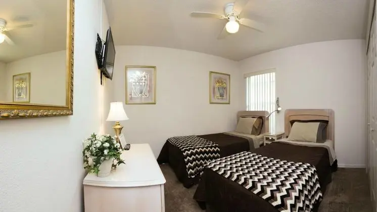 4 bedroom, 3 bathroom Private Pool Home