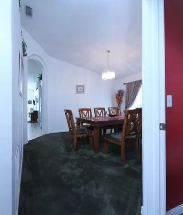 4 bedroom, 3 bathroom Private Pool Home