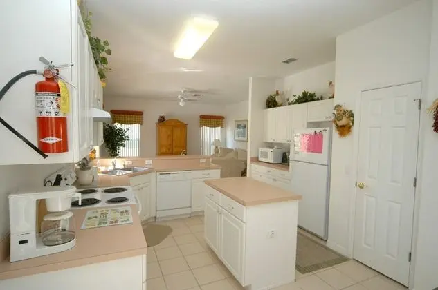 4 bedroom, 3 bathroom Private Pool Home