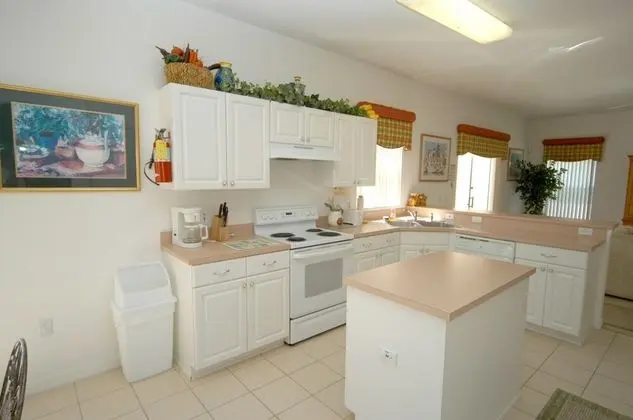 4 bedroom, 3 bathroom Private Pool Home