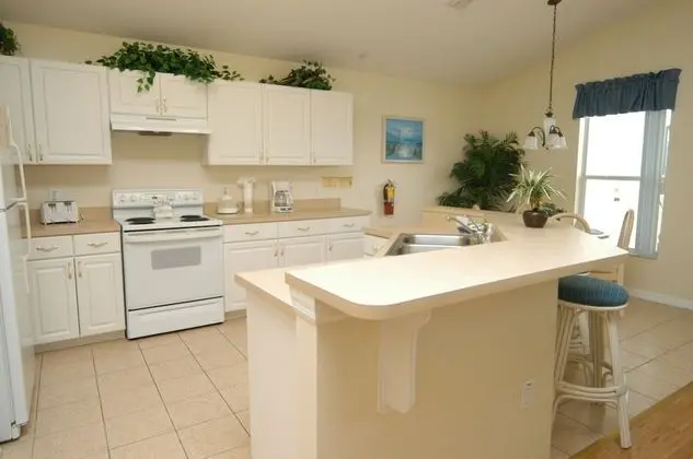 4 bedroom, 3 bathroom Private Pool Home
