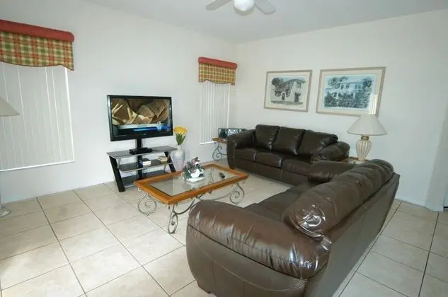 4 bedroom, 3 bathroom Private Pool Home