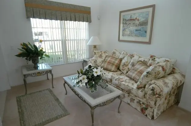 4 bedroom, 3 bathroom Private Pool Home