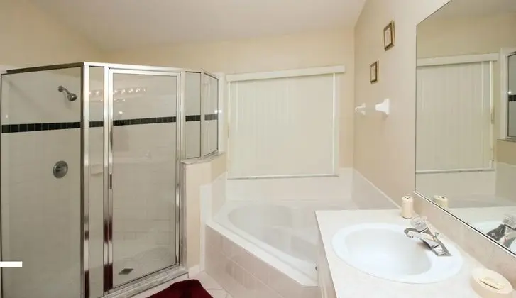 4 bedroom, 3 bathroom Private Pool Home