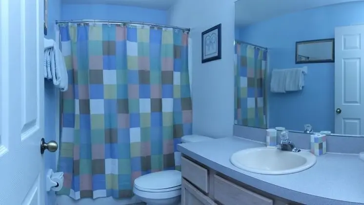 4 bedroom, 3 bathroom Private Pool Home