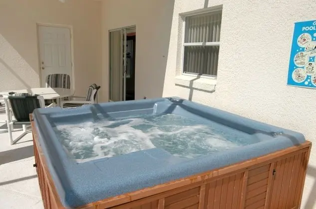 4 bedroom, 3 bathroom Private Pool Home