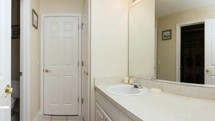 4 bedroom, 3 bathroom Private Pool Home