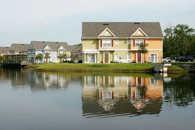 4 bedroom apartment, access to community pool (Resort Style)
