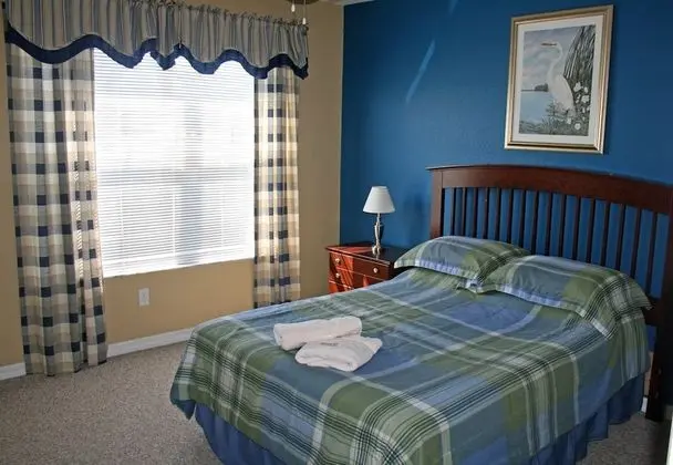 4 bedroom apartment, access to community pool (Resort Style)