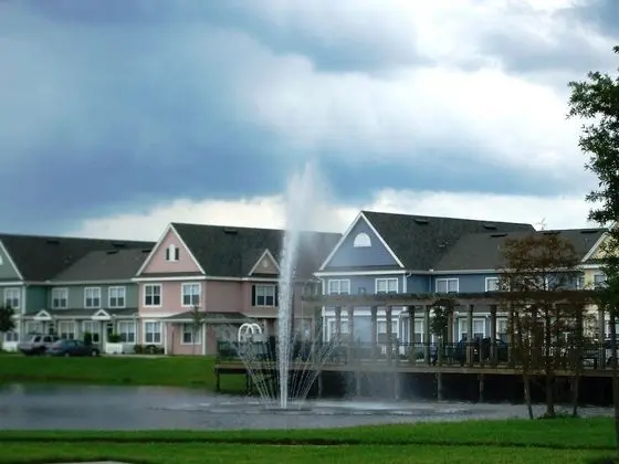 4 bedroom apartment, access to community pool (Resort Style)