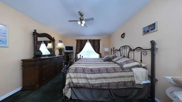 5 bedroom, 3 bathroom Private Home